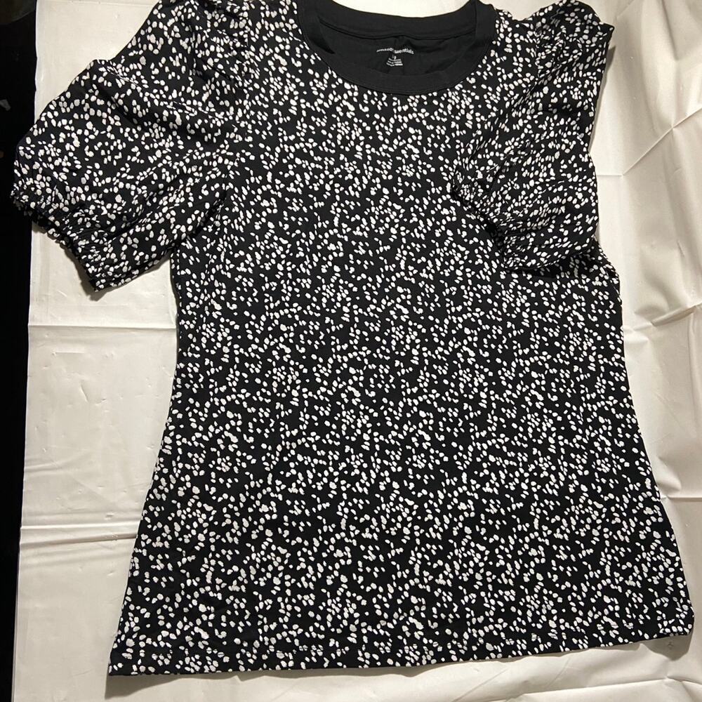 Womens Amazon essential shirt